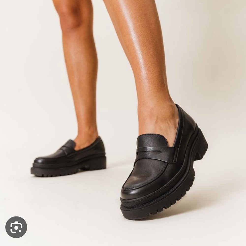 Like New Portland Leather Zoe Chunky Loafer Black Leather 8